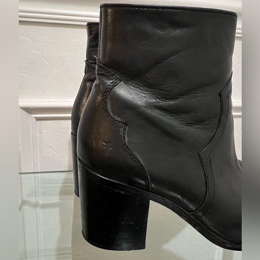 Frye Flynn Short Inside Zip Black Leather Boots Size 11 - Picture 8 of 15